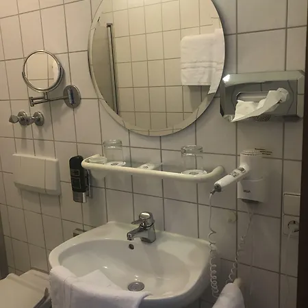Adler Garni Hotel 3*