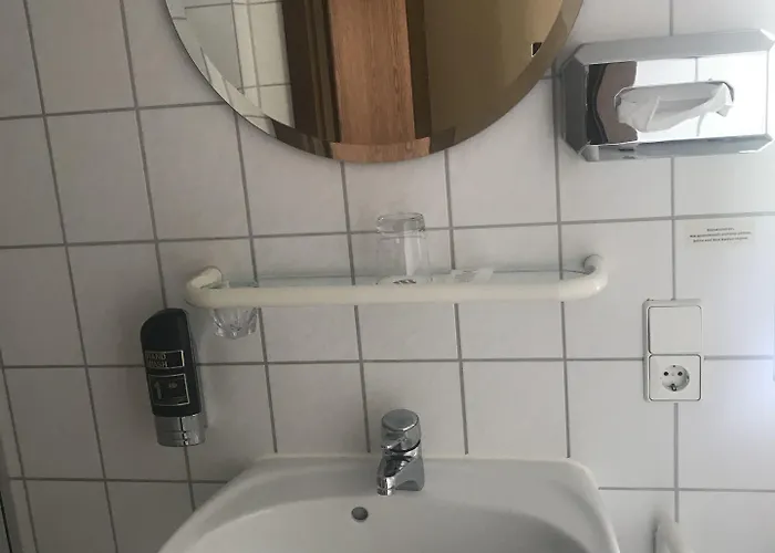 Adler Garni Hotel 3*